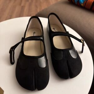 & Other Stories Black Split-Toe Flats